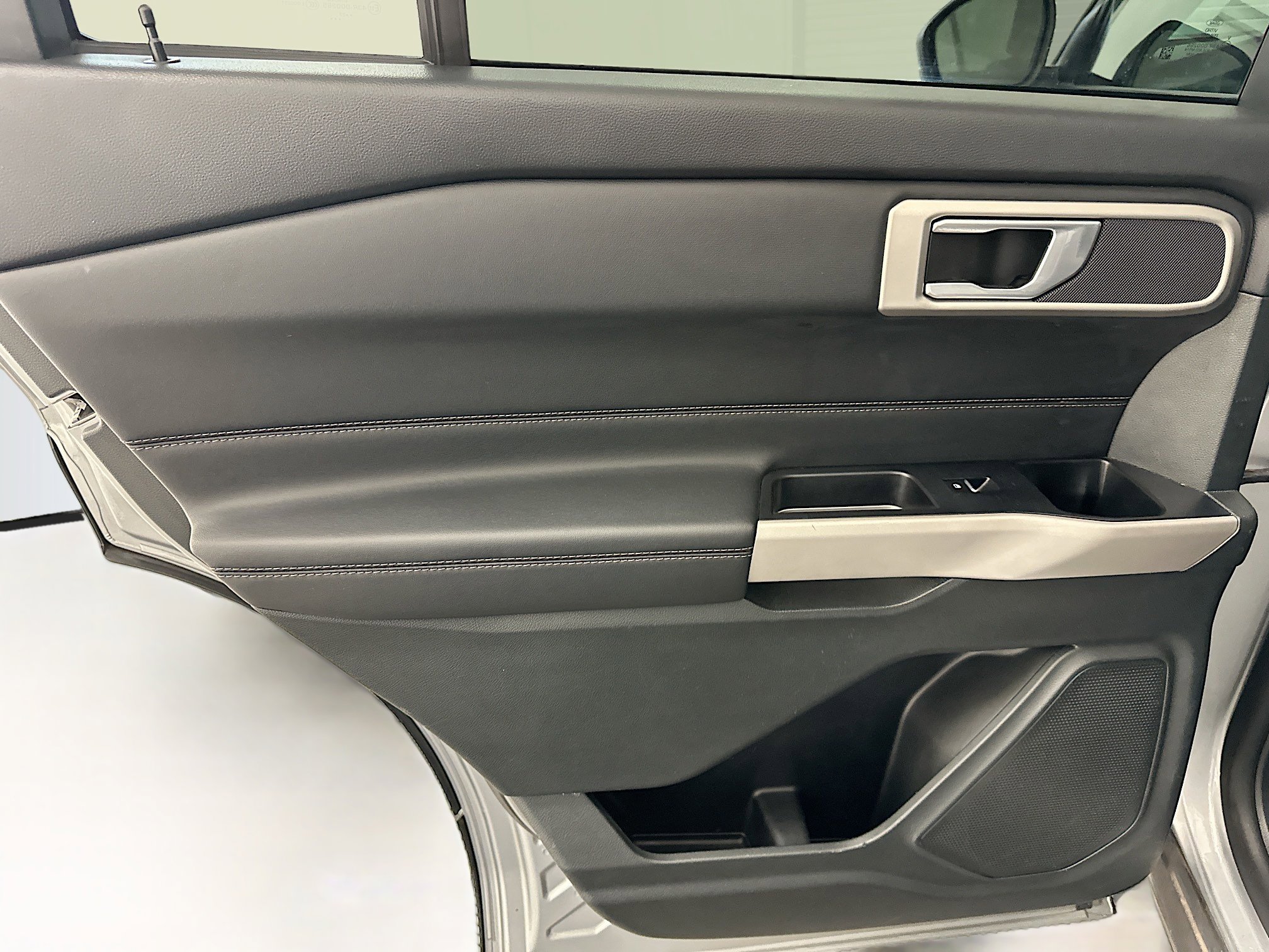 Used 2023 Ford Explorer XLT w/ Equipment Group 202A image 26