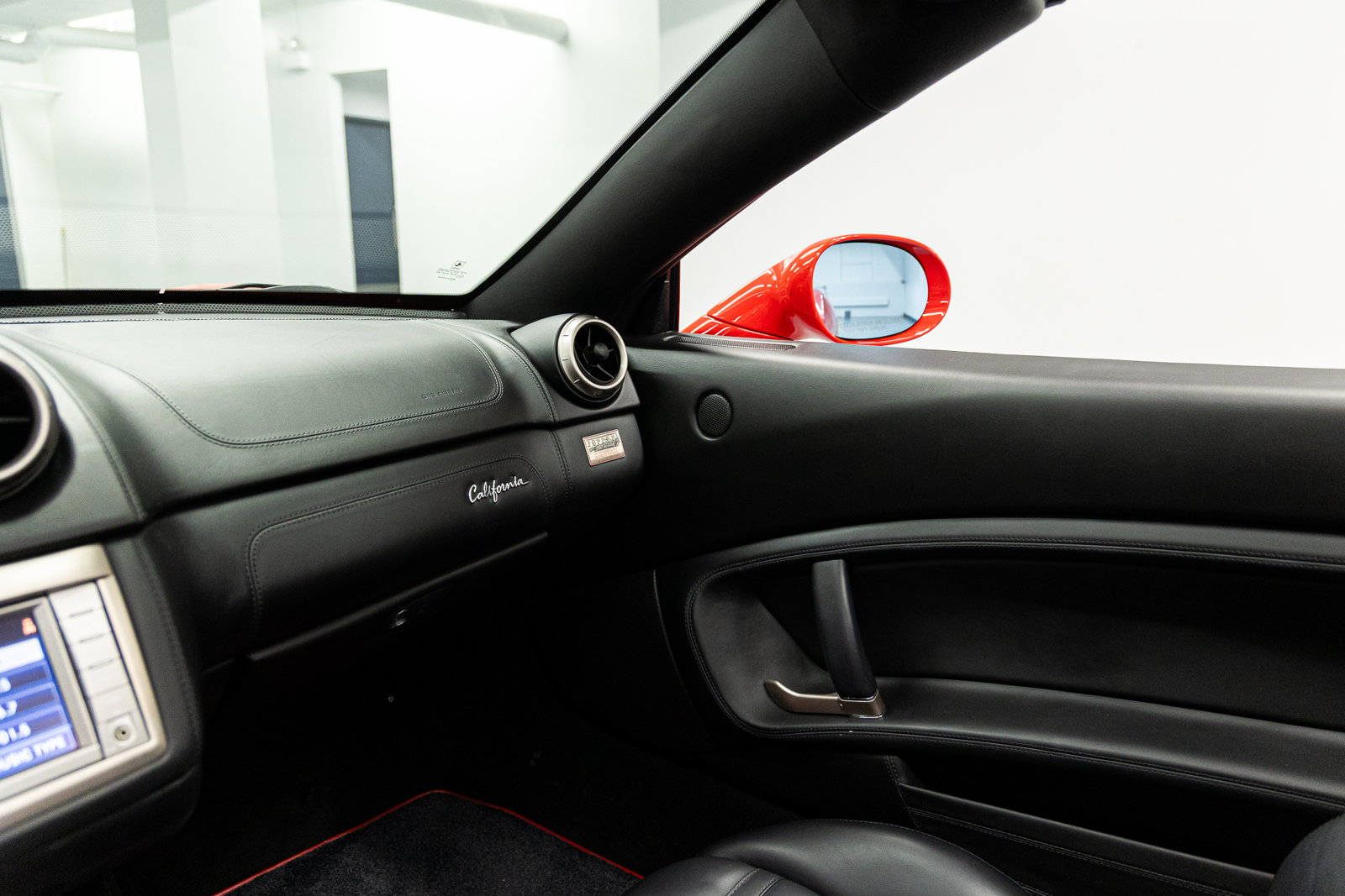 Used 2011 Ferrari California RWD image 73