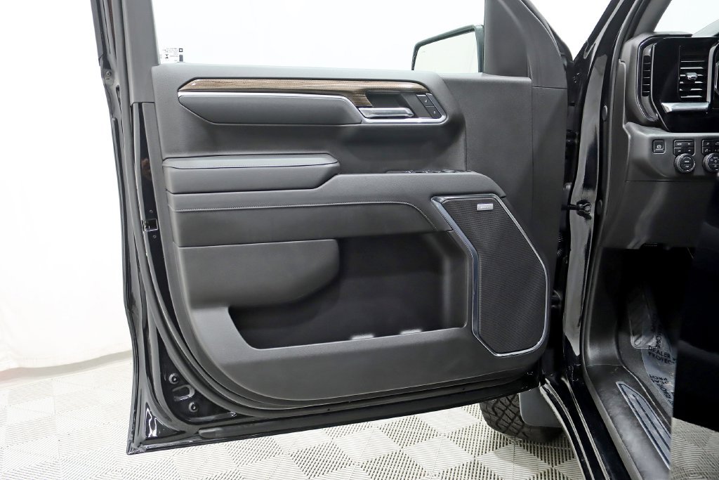 Used 2024 Chevrolet Silverado 1500 LT Trail Boss w/ LT Trail Boss Premium Package AWD/4WD image 34