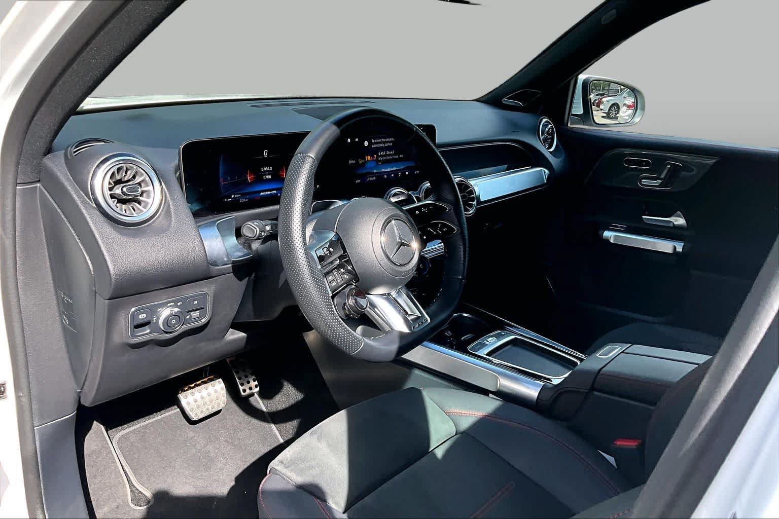 Used 2025 Mercedes-Benz GLB 35 AMG 4MATIC image 18