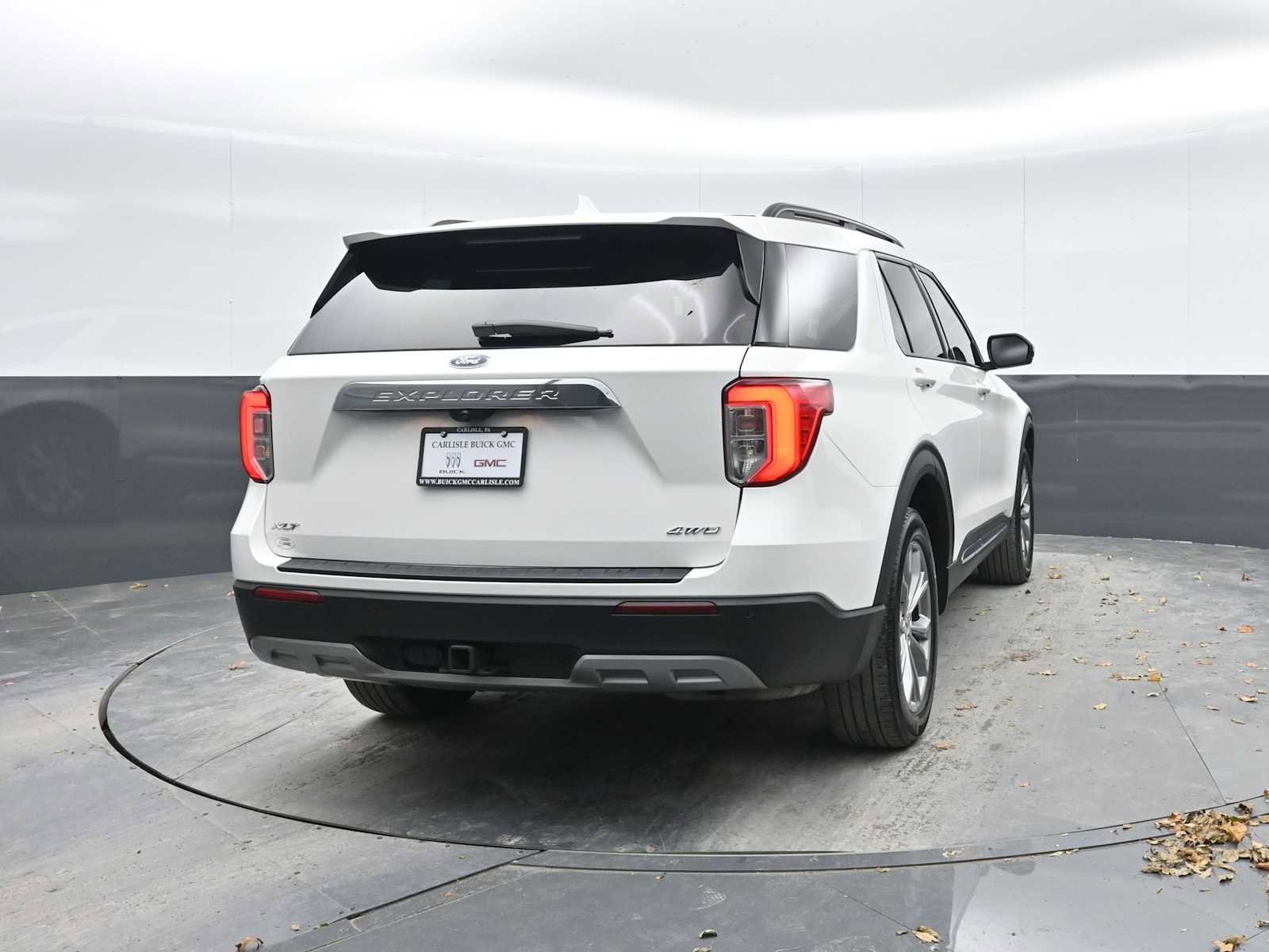 Used 2022 Ford Explorer XLT w/ Equipment Group 202A image 9