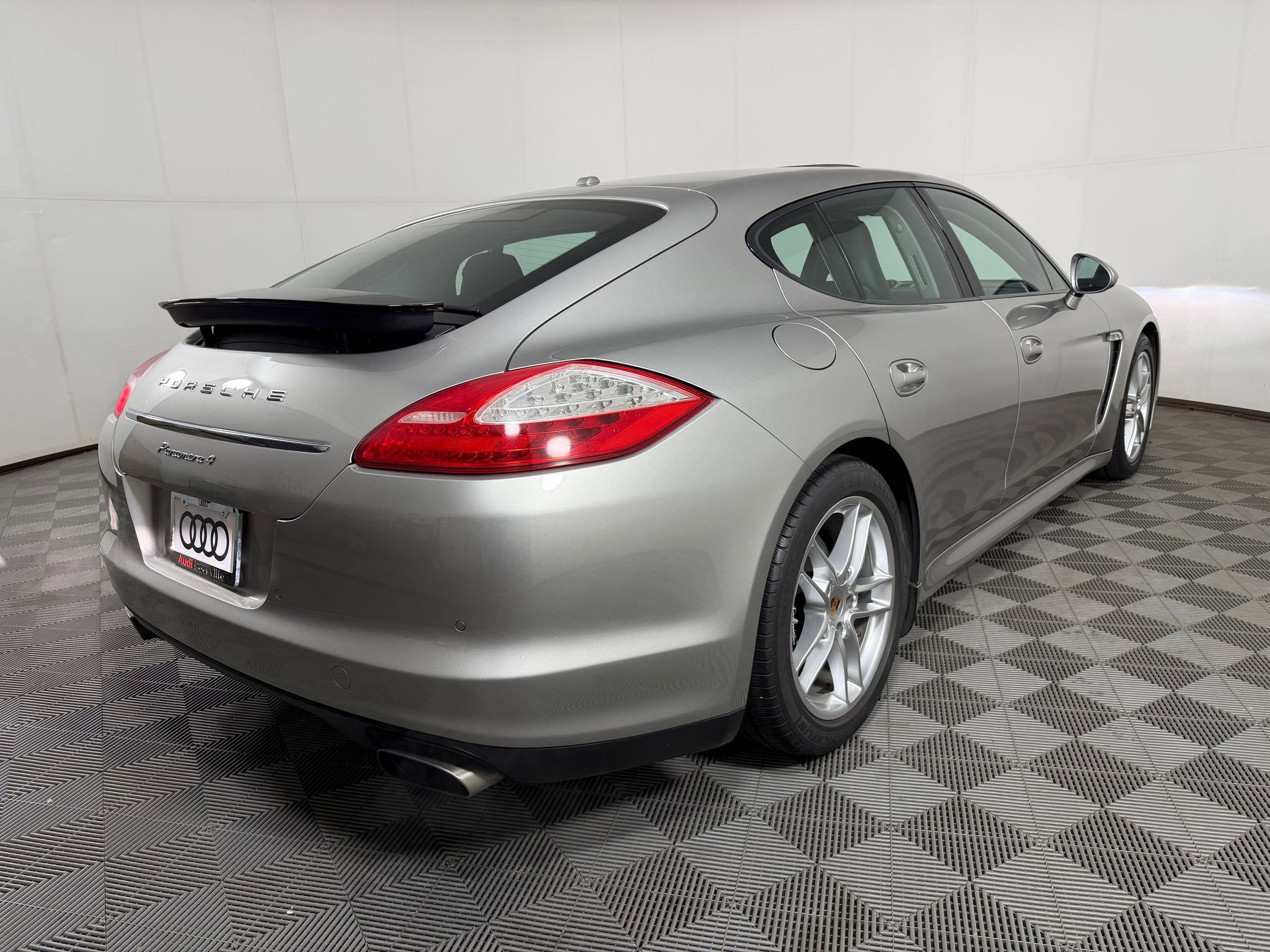 Used 2012 Porsche Panamera 4 image 9