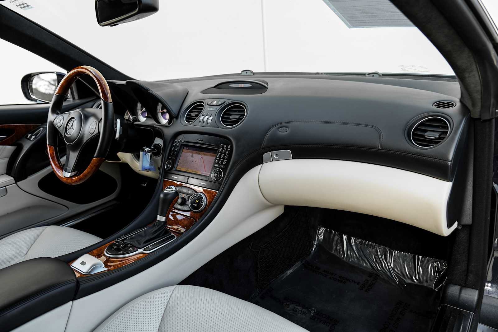 Used 2011 Mercedes-Benz SL 550 image 13