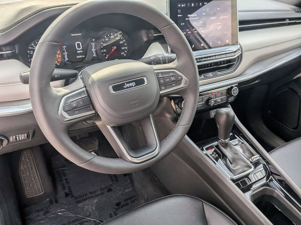 Used 2025 Jeep Compass Limited image 15