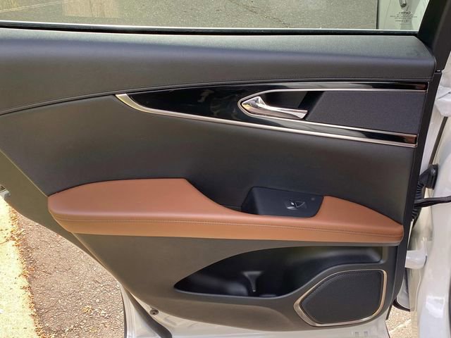 Certified 2023 Lincoln Nautilus Reserve image 10