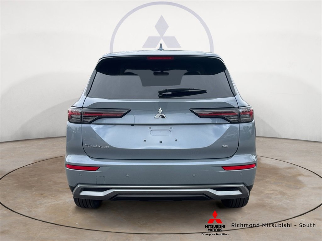 New 2025 Mitsubishi Outlander SE image 4