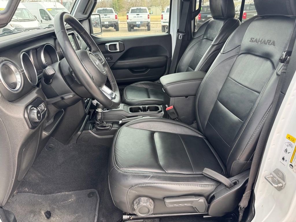 Used 2019 Jeep Wrangler Unlimited Sahara w/ Dual Top Group AWD/4WD image 6
