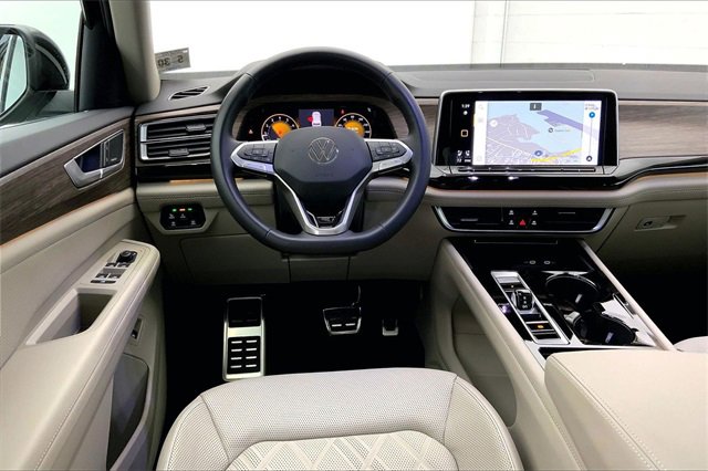 Used 2025 Volkswagen Atlas SEL Premium R-Line image 5