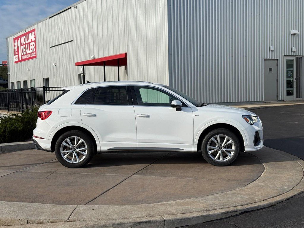 Used 2023 Audi Q3 2.0T Premium image 2