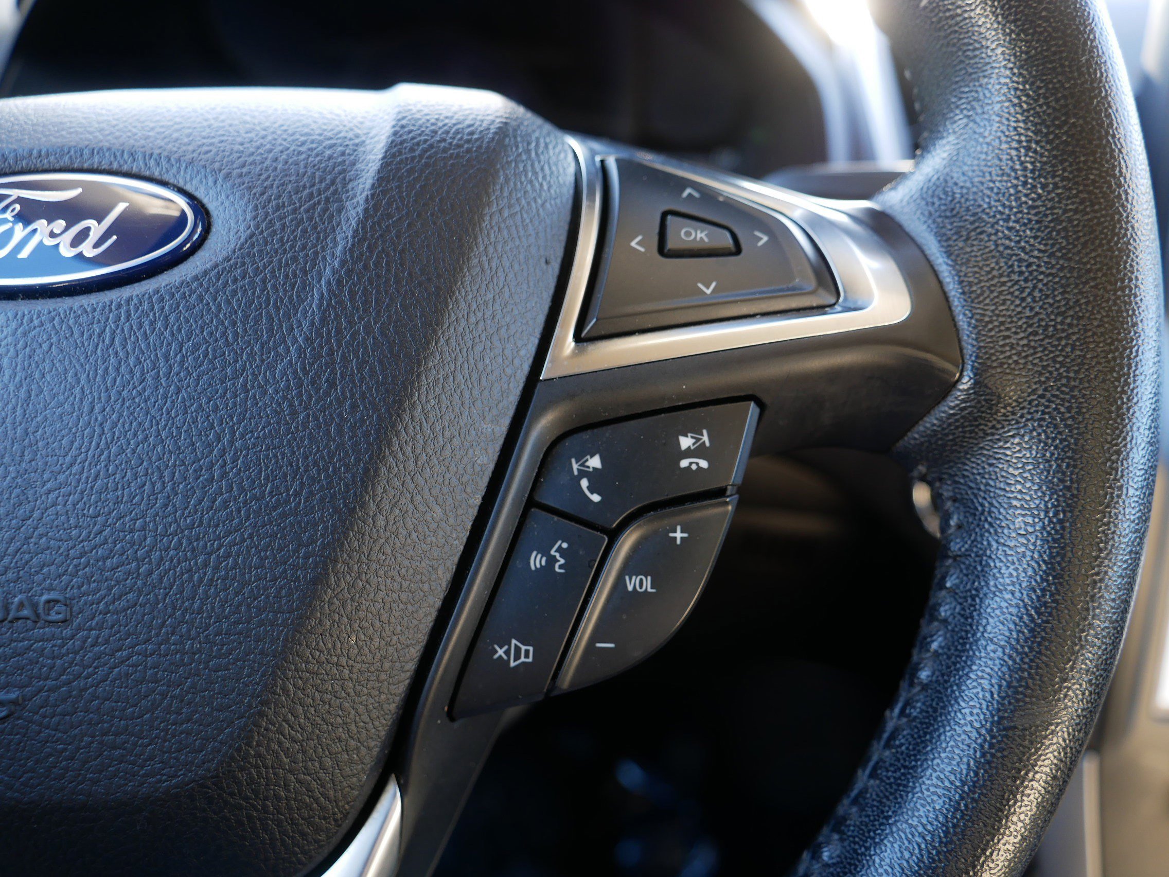 Used 2022 Ford Edge SEL image 29