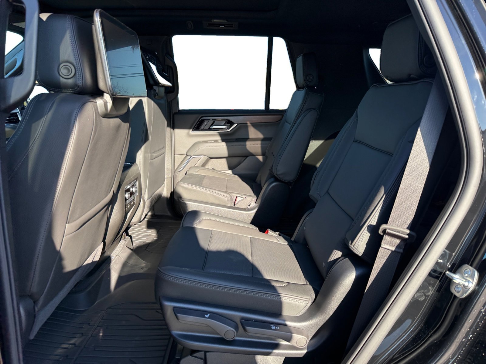 New 2026 GMC Yukon Denali w/ Denali Reserve Package image 16