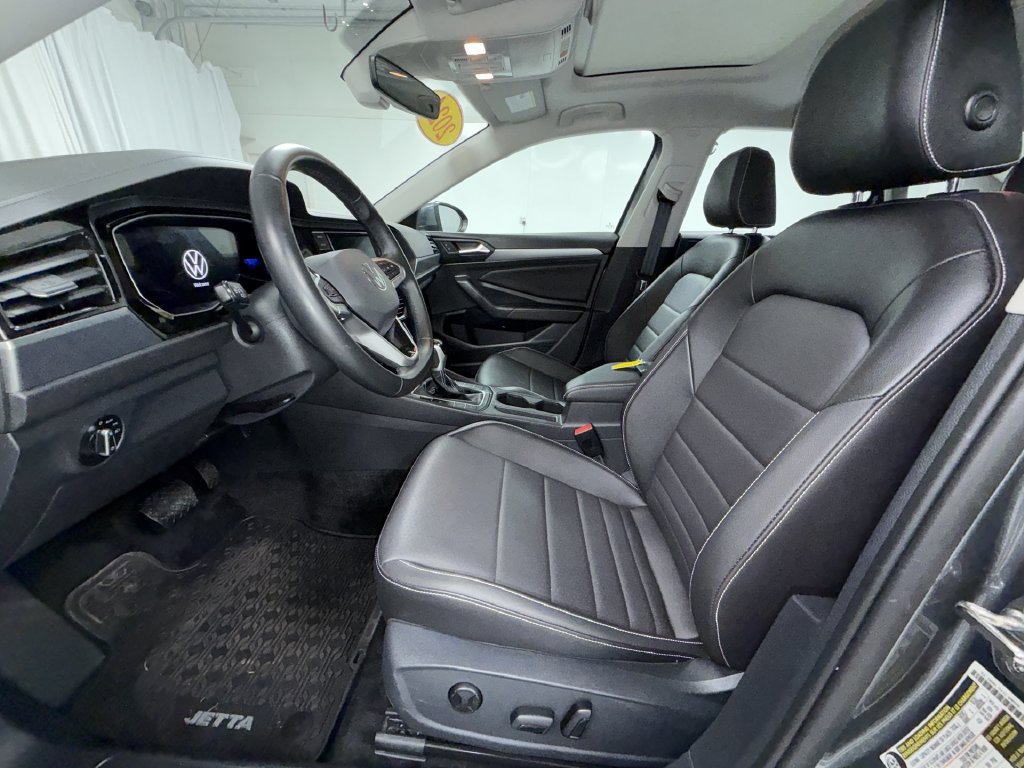 Used 2024 Volkswagen Jetta SE FWD image 12