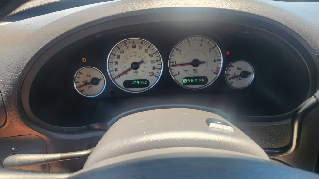 Used 2004 Chrysler Town & Country Limited FWD image 18