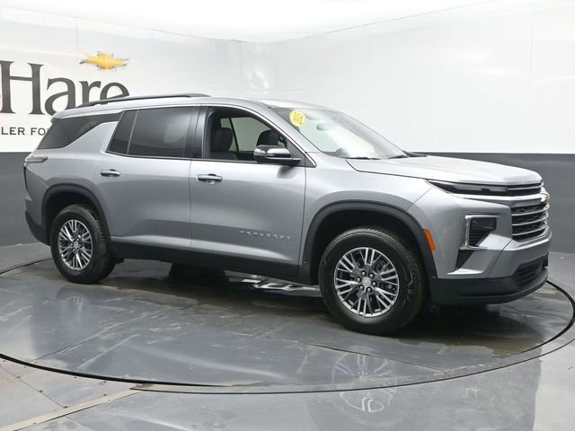 Used 2025 Chevrolet Traverse LT image 6