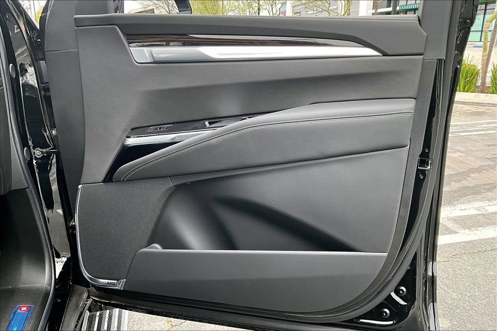 New 2026 Cadillac Escalade Luxury w/ LPO, Floor Liner Package AWD/4WD image 32
