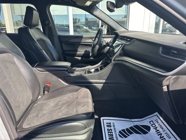 Used 2024 Jeep Grand Cherokee L Laredo image 25
