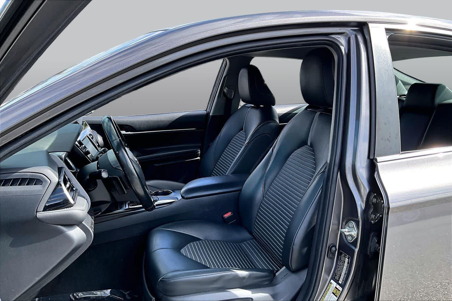 Used 2019 Toyota Camry SE FWD image 8