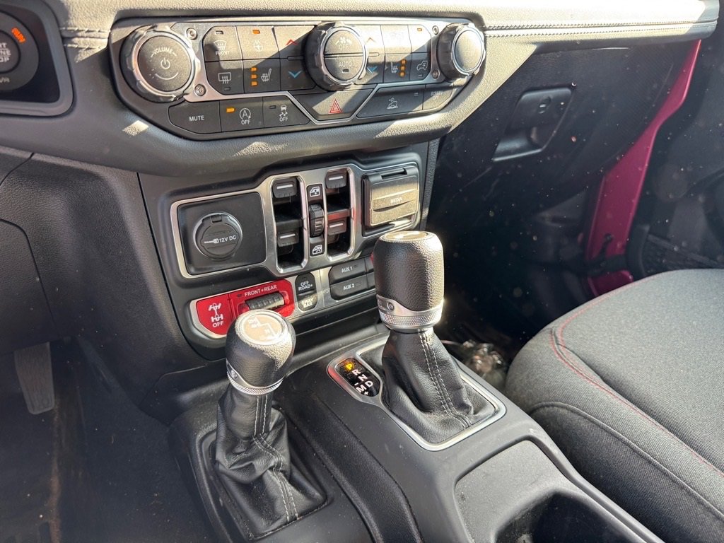 Used 2024 Jeep Wrangler Unlimited Rubicon w/ Technology Group image 16