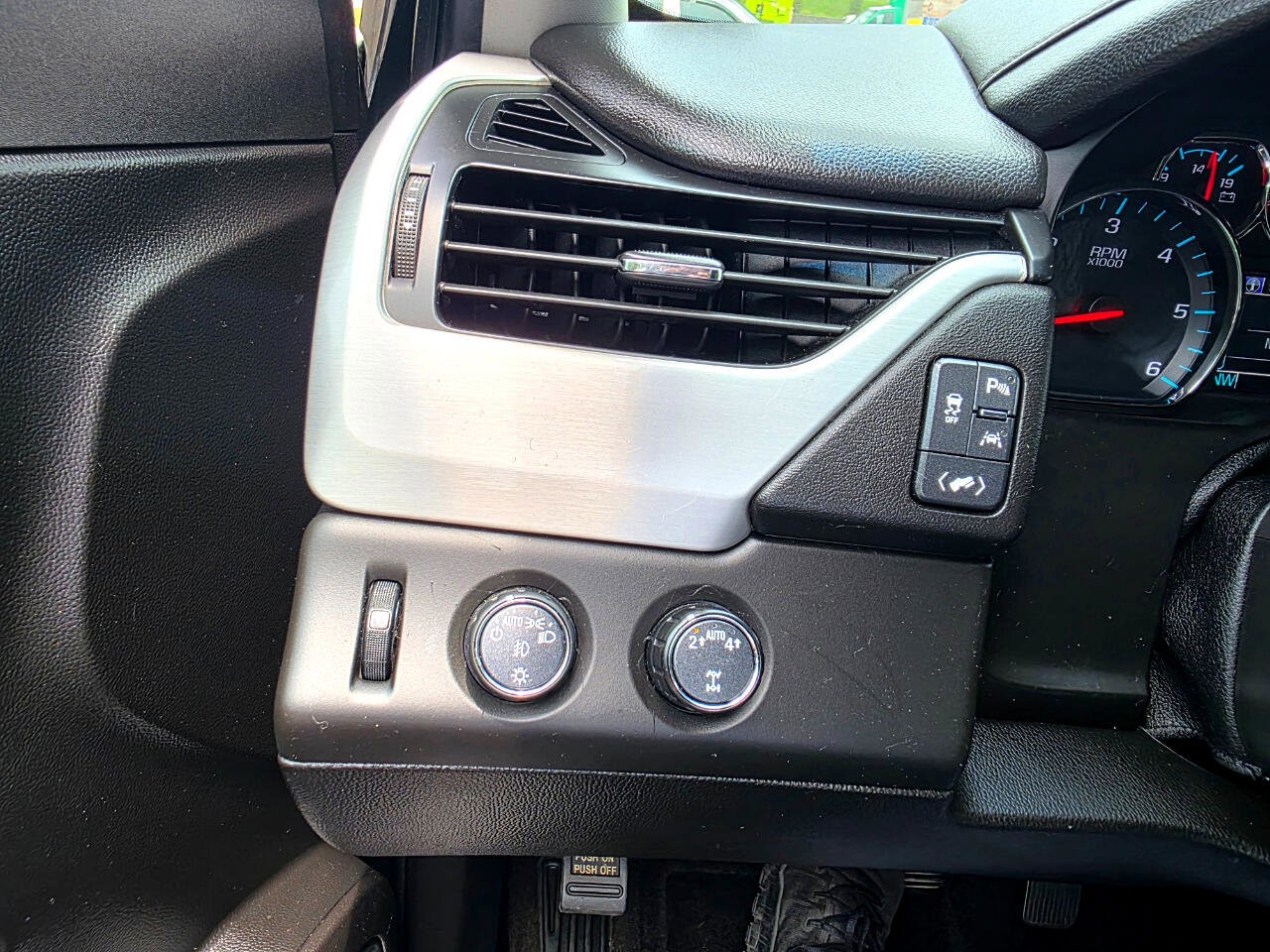 Used 2018 GMC Yukon XL SLT image 27