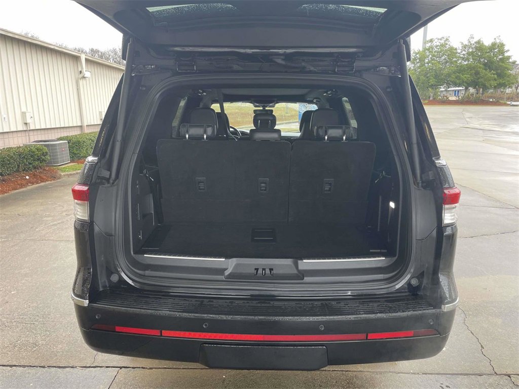 Used 2023 Lincoln Navigator Reserve image 10