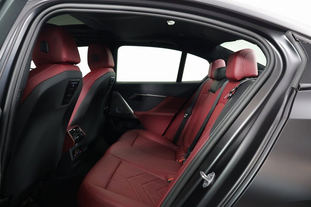 Used 2025 BMW i5 M60 w/ Premium Package image 11