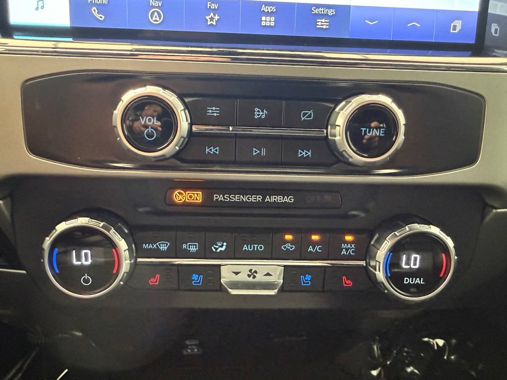 Used 2022 Ford F350 Lariat w/ Tremor Off-Road Package AWD/4WD image 40