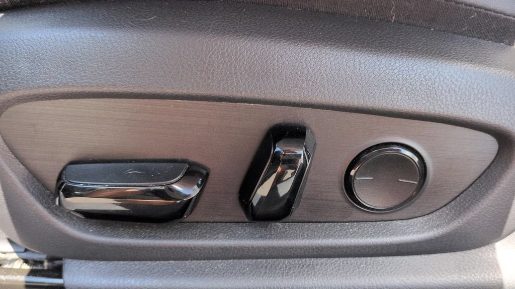 Used 2021 Lexus ES 300h w/ Premium Package FWD image 18