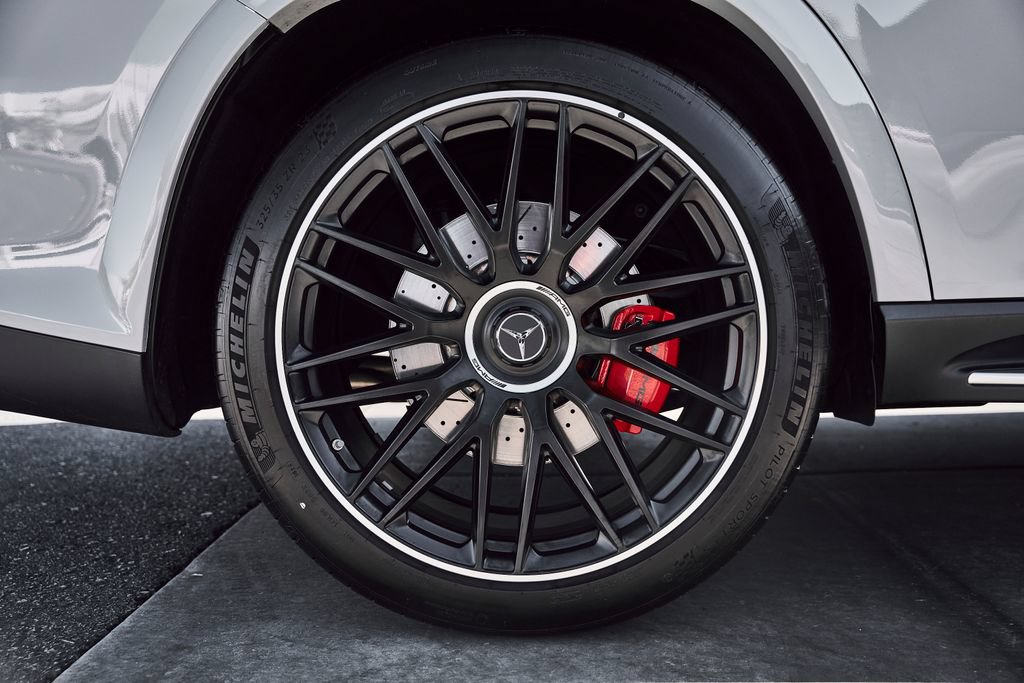 Used 2025 Mercedes-Benz GLS 63 AMG 4MATIC image 23