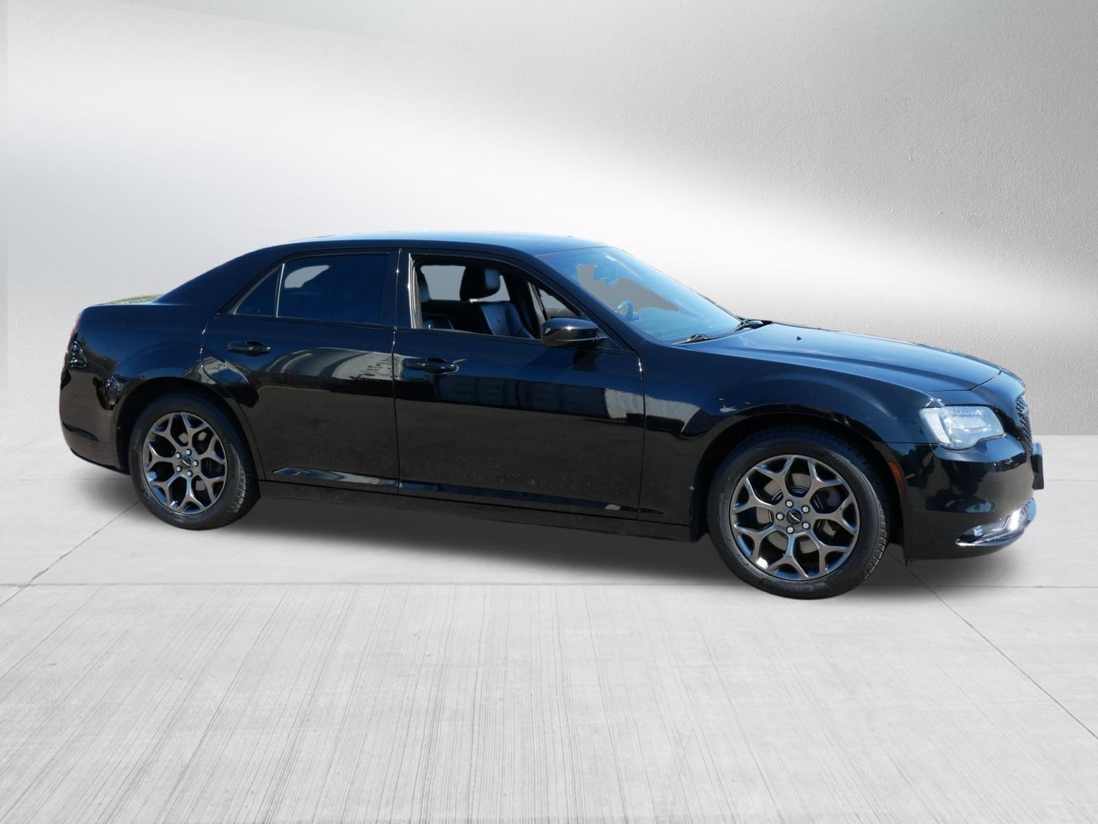 Used 2017 Chrysler 300 S AWD/4WD image 8