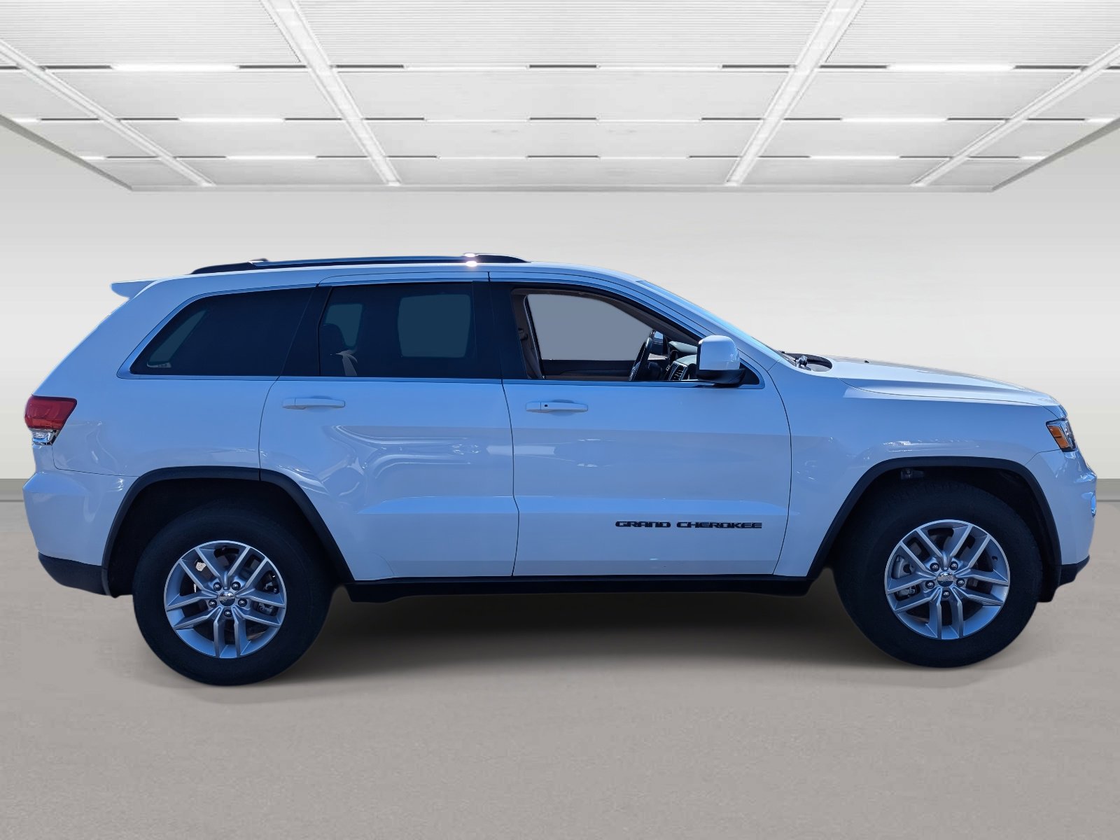 Used 2017 Jeep Grand Cherokee Laredo w/ Quick Order Package 2BE image 6