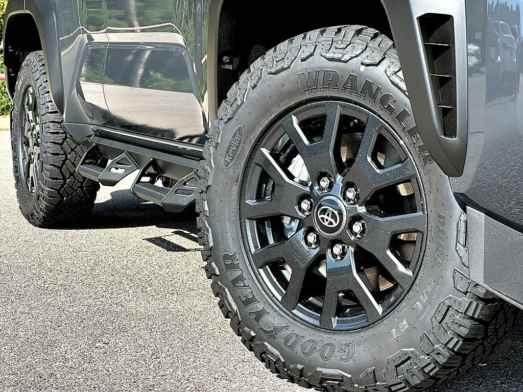 New 2026 Toyota 4Runner SR5 AWD/4WD image 2