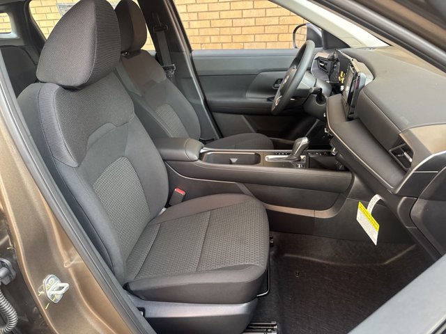 New 2025 Nissan Kicks S image 9