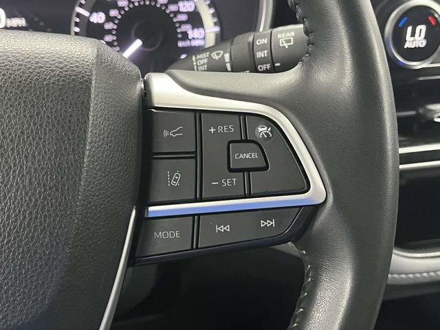 Used 2023 Toyota Highlander XLE AWD/4WD image 30
