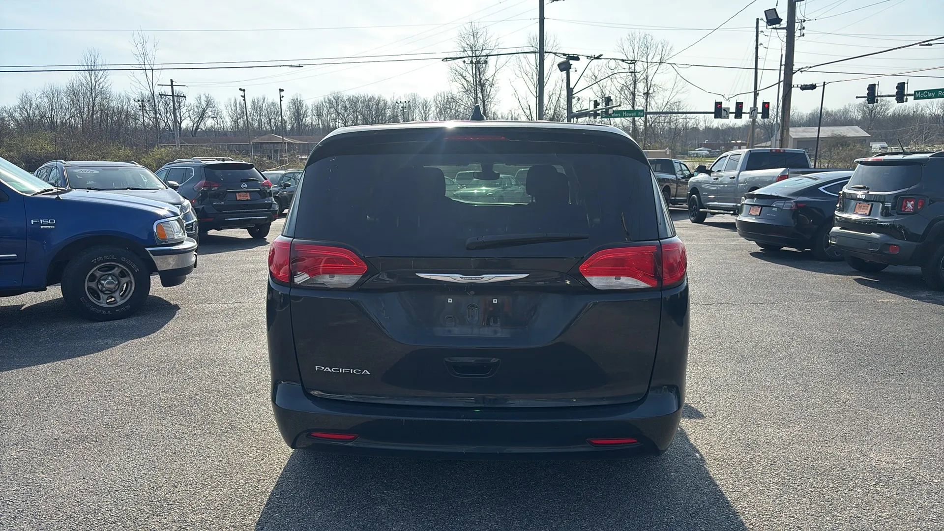 Used 2017 Chrysler Pacifica LX w/ Tire & Wheel Group image 4