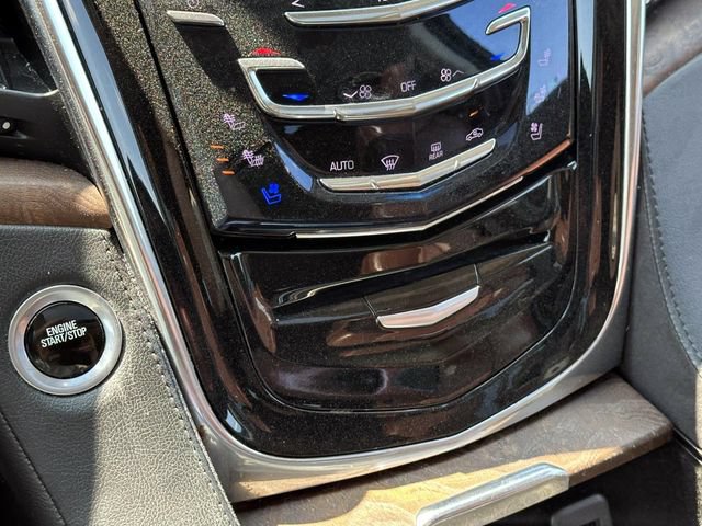 Used 2019 Cadillac Escalade Luxury AWD/4WD image 27