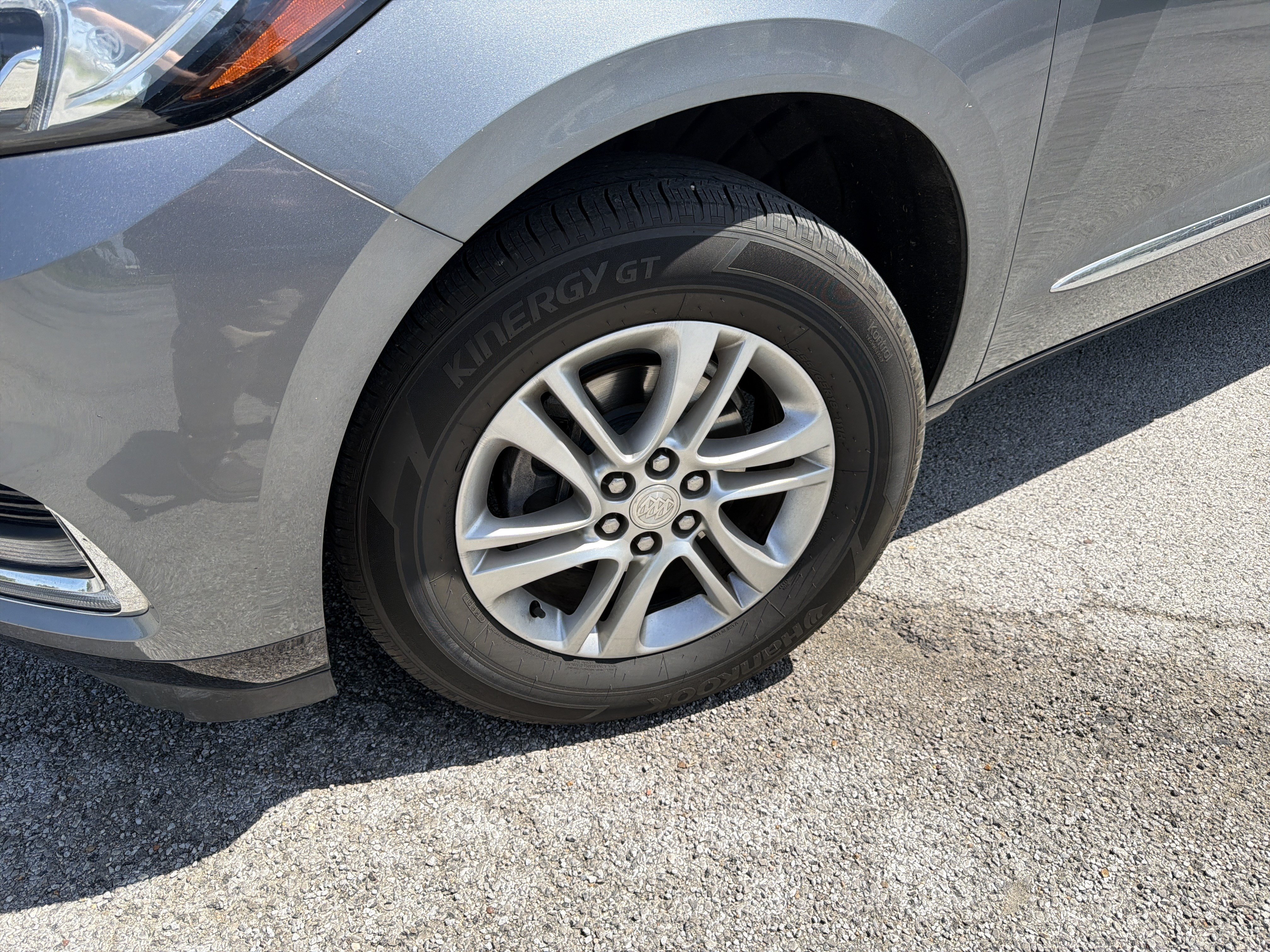 Used 2019 Buick Enclave Essence FWD image 3