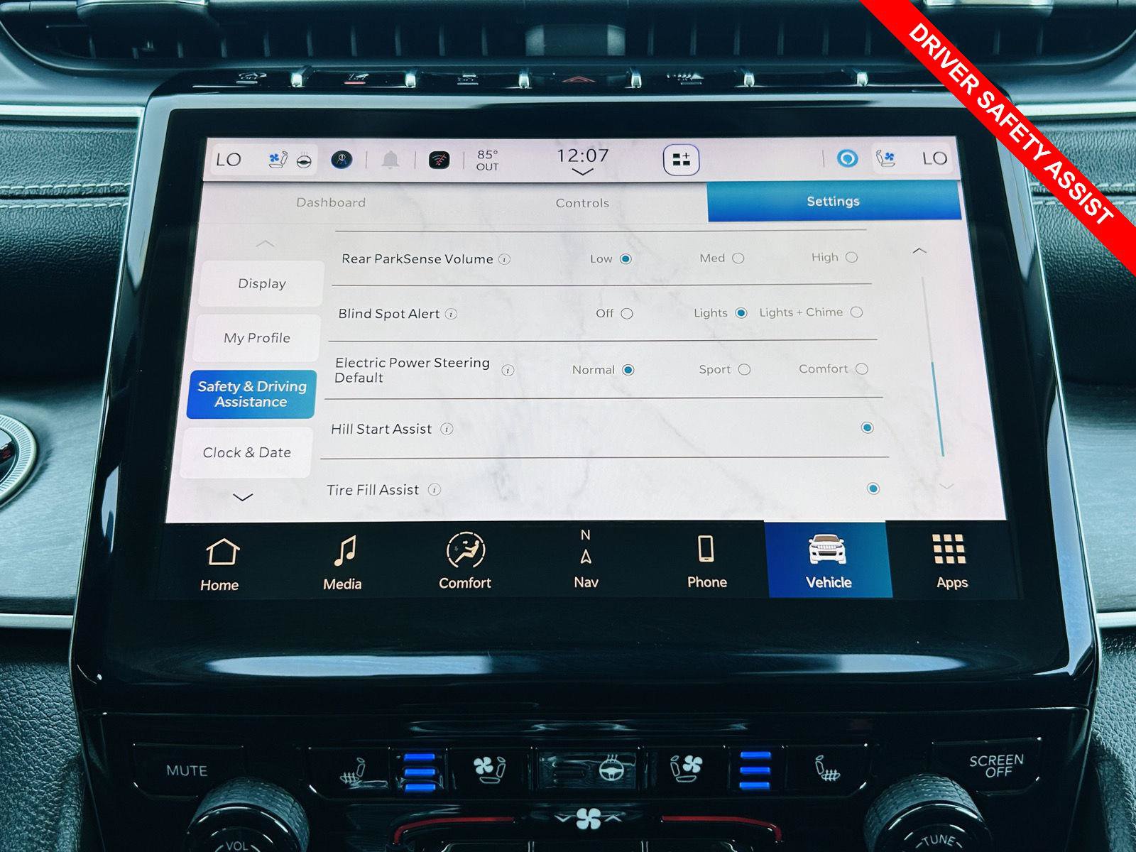 Used 2023 Jeep Grand Cherokee Limited w/ Luxury Tech Group II AWD/4WD image 11