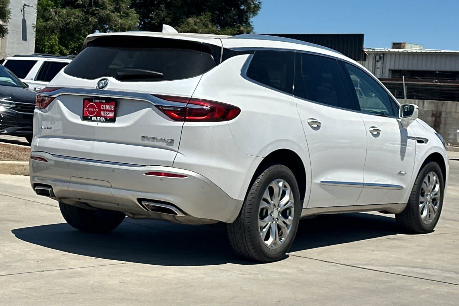 Used 2018 Buick Enclave Avenir w/ Avenir Technology Package AWD/4WD image 3