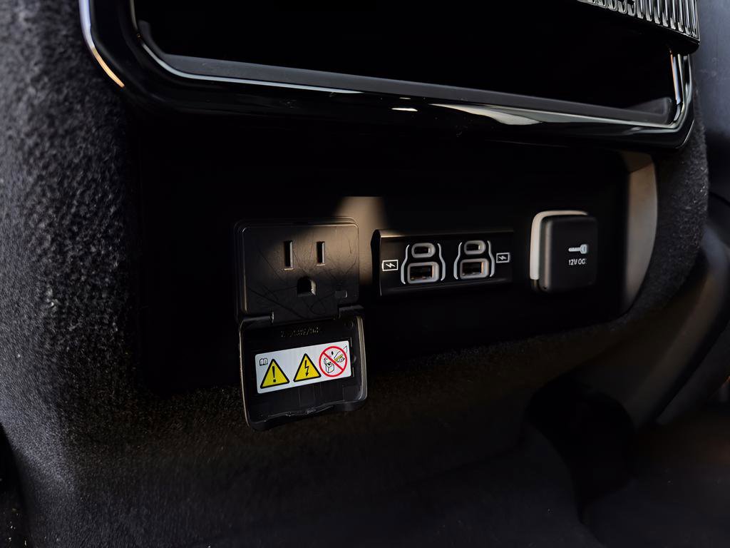 Used 2023 Jeep Wagoneer 4WD w/ Premium Group I image 31