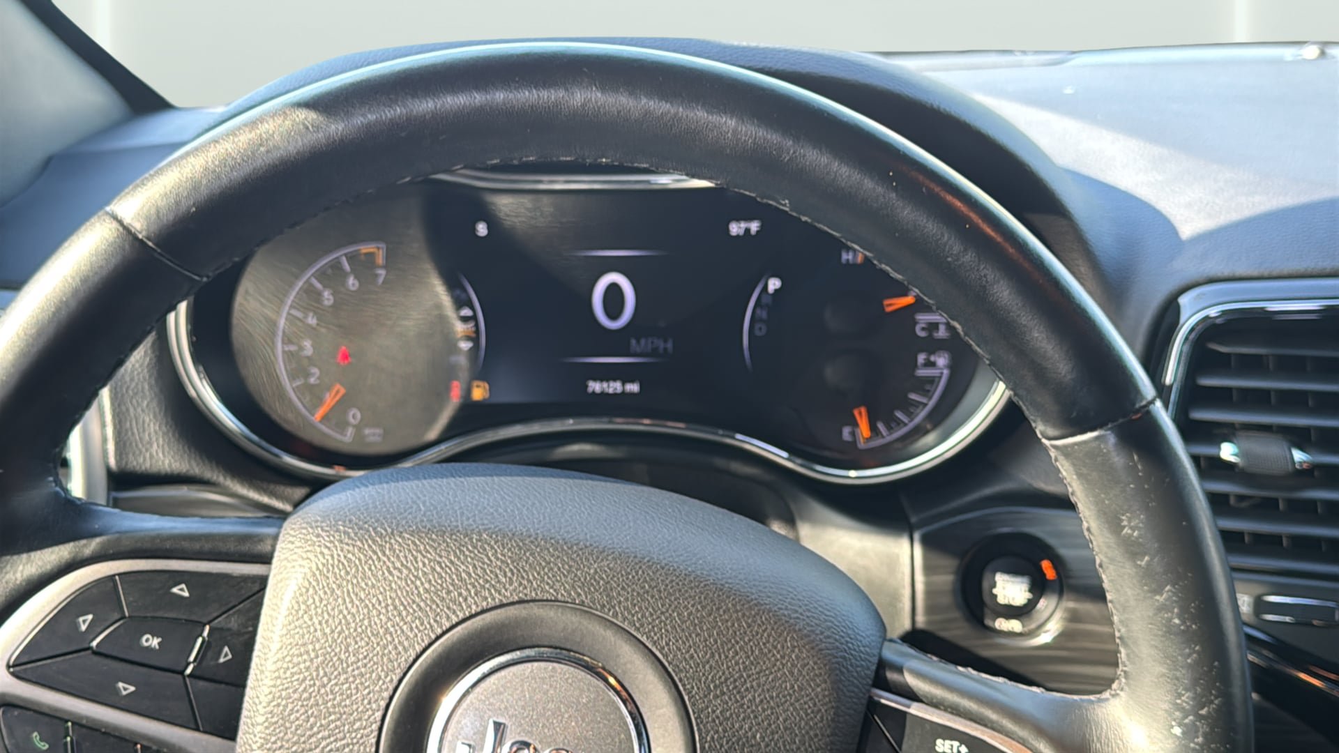 Used 2019 Jeep Grand Cherokee Altitude RWD image 29