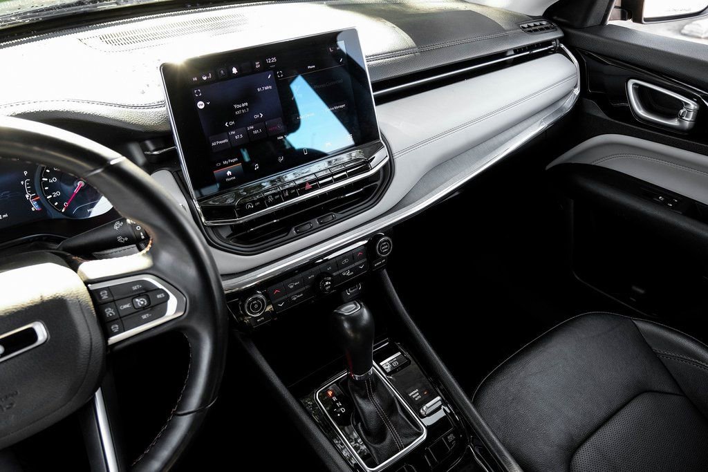 Used 2022 Jeep Compass Limited image 34