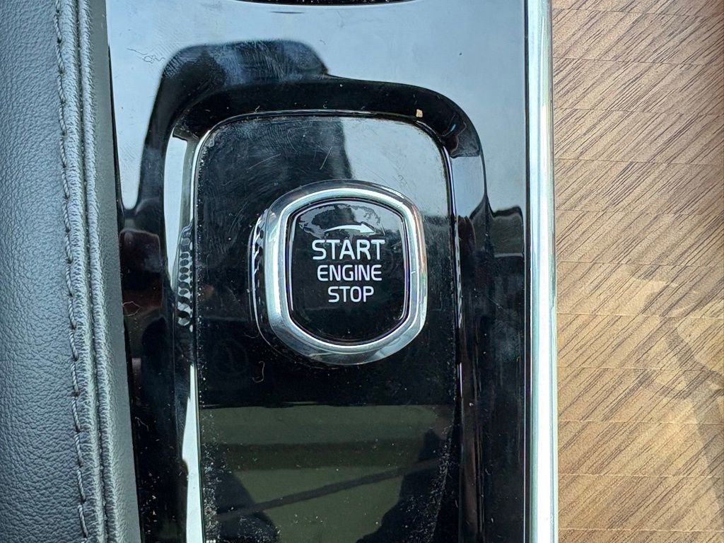 Used 2023 Volvo XC90 B6 Plus w/ Protection Package Premier image 21