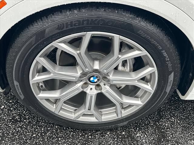 Used 2021 BMW X7 xDrive40i w/ Cold Weather Package AWD/4WD image 38