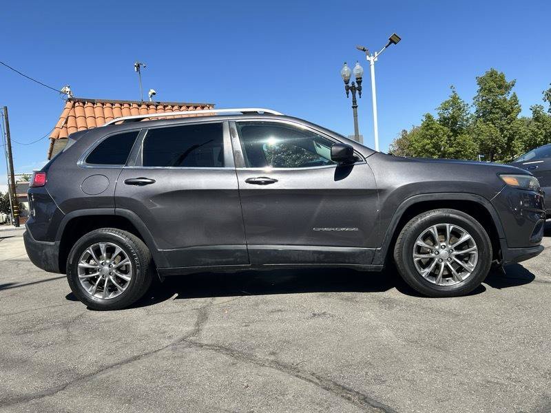 Used 2019 Jeep Cherokee Latitude Plus FWD image 3