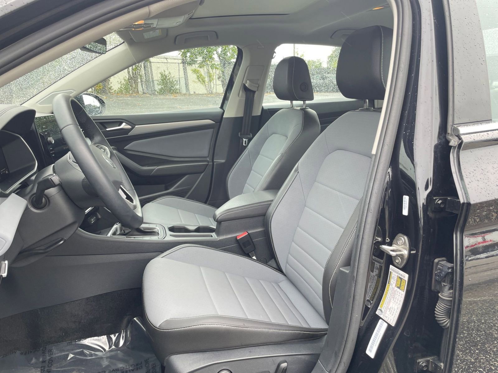 Used 2025 Volkswagen Jetta SE image 25