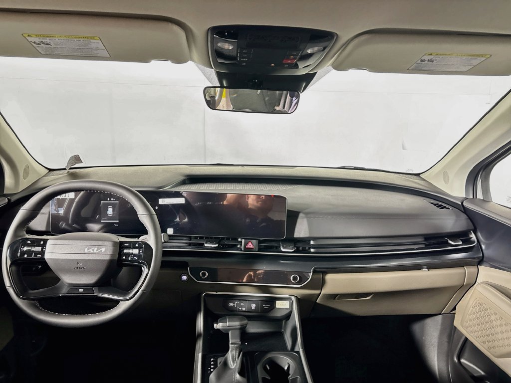 New 2027 Kia Carnival LX FWD image 12
