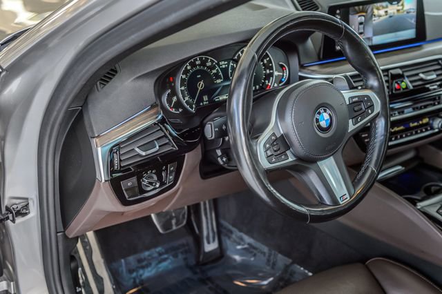 Used 2018 BMW 540i w/ M Sport Package RWD image 27