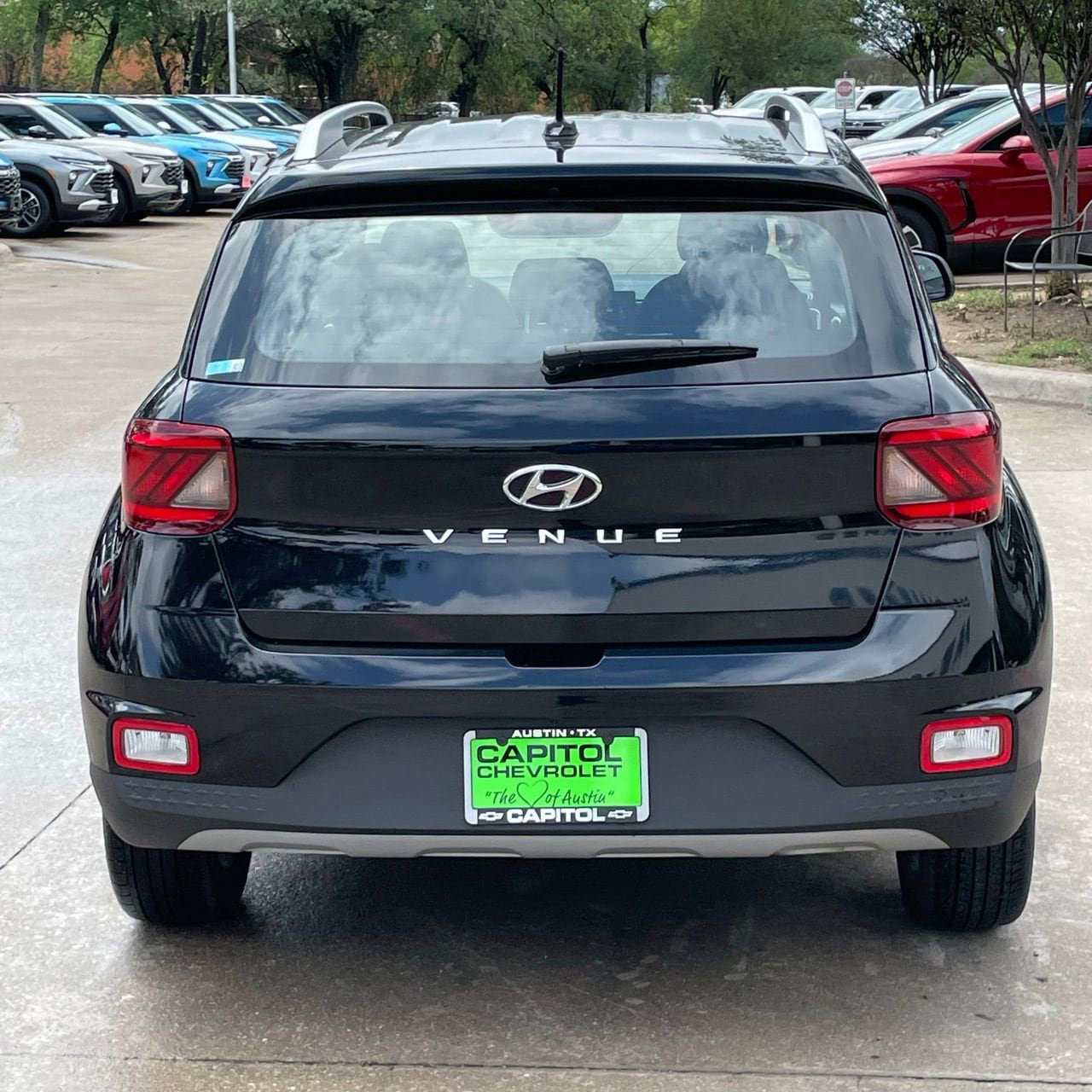 Used 2025 Hyundai Venue SEL FWD image 5