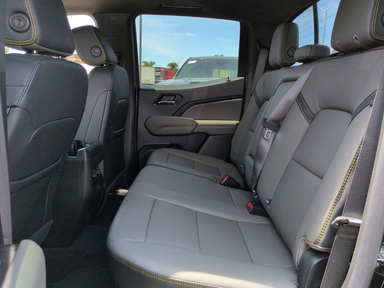 New 2026 Chevrolet Colorado ZR2 w/ Technology Package AWD/4WD image 26