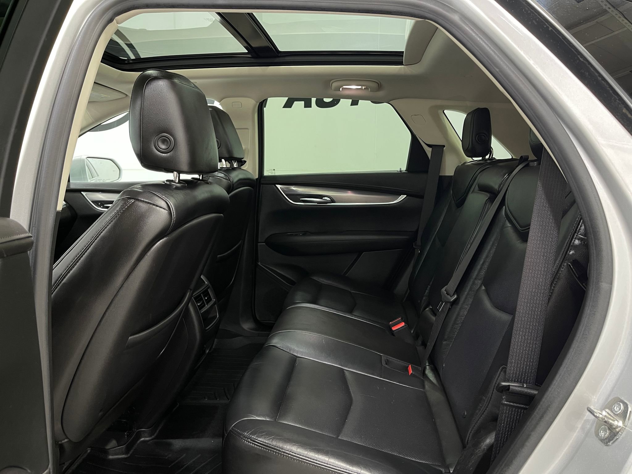 Used 2017 Cadillac XT5 Luxury image 29